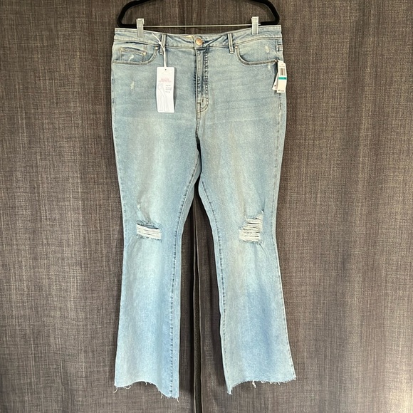 Seven7 felicity slim high rise flare size 16 lightwash distressed